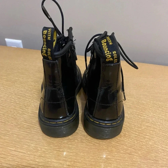 Kids black Dr Marten combat boots, size 1 - Picture 5 of 7